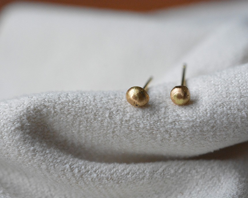 ﾌﾟﾗｽ K18ゴールドピアス pebble