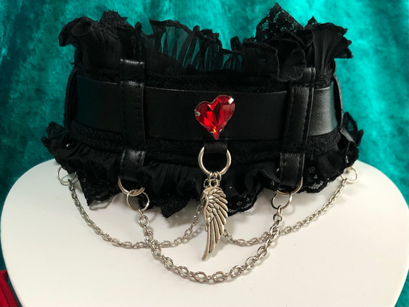 漆黒のゴシックチョーカー・深紅のハート＆天使の羽 1枚目の画像