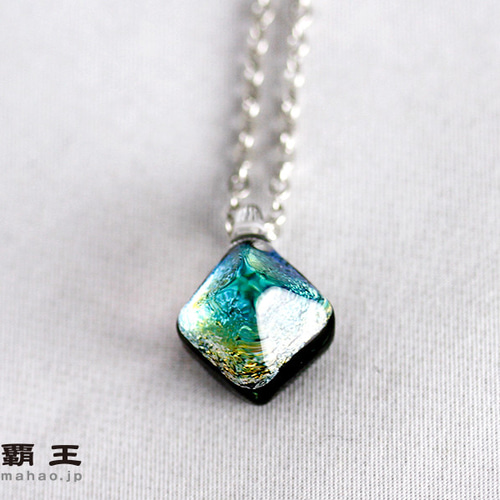 ダイクロキューブネックレス215 ネックレス・ペンダント mahao 通販