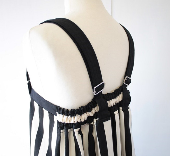 B品セール太いオフ白と黒のストライプの肩紐付きロングスカート 3枚目の画像