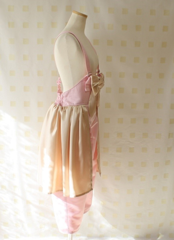 リボン付きオーバースカートのかわいいサロペット　ピンク&ベージュ 3枚目の画像
