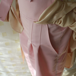 リボン付きオーバースカートのかわいいサロペット　ピンク&ベージュ 4枚目の画像