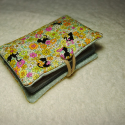 【送料無料】 カードケース  お花(黄)と猫 2枚目の画像