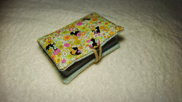 【送料無料】 カードケース  お花(黄)と猫 2枚目の画像