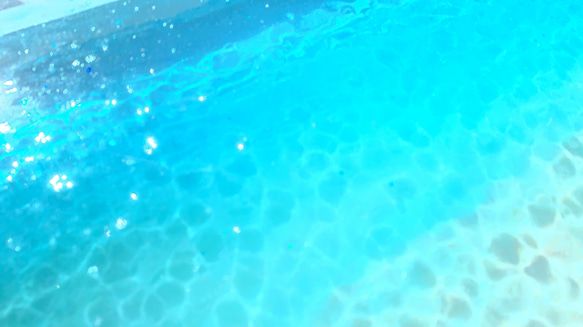 センターテーブル  モルジブの海 ハウスリーフ  コバンアジ 波紋 水面 水中 7枚目の画像