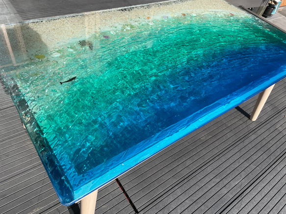 センターテーブル エメラルドブルーのムーンビーチ  波打ち際のシェル　minamo 4枚目の画像