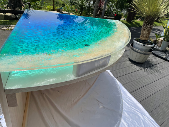 コーナーテーブル エメラルドブルーのムーンビーチ  波打ち際のシェルやスターフィッシュ  minamo 2枚目の画像