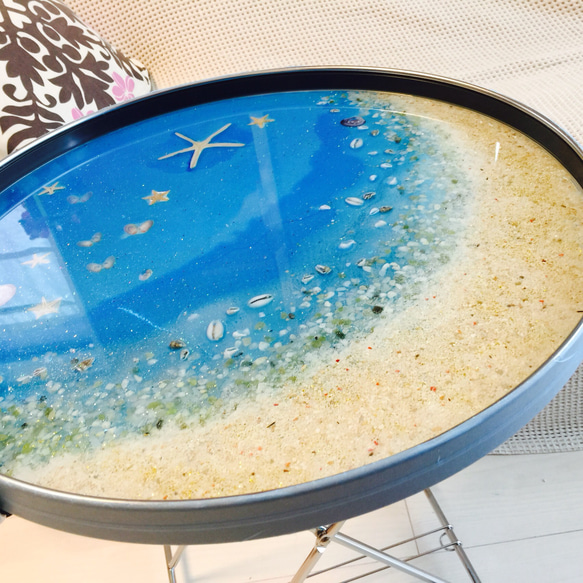 ガラス丸ラウンドテーブル ブルームーンビーチ  グラデーション スターフィッシュや珊瑚と白砂 2枚目の画像