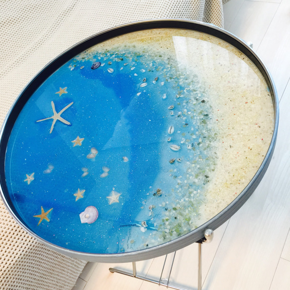 ガラス丸ラウンドテーブル ブルームーンビーチ  グラデーション スターフィッシュや珊瑚と白砂 3枚目の画像