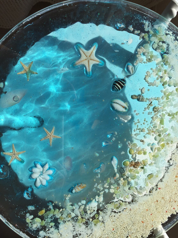 エメラルドブルームーンビーチ ミニ   波紋ガラスサイドテーブル丸 〜Minamo〜 2枚目の画像