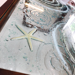 折りたたみ ガラスローテーブル  波紋の水辺 スターフィッシュやきらめく水面 2枚目の画像