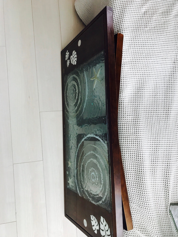 折りたたみ ガラスローテーブル  波紋の水辺 スターフィッシュやきらめく水面 5枚目の画像