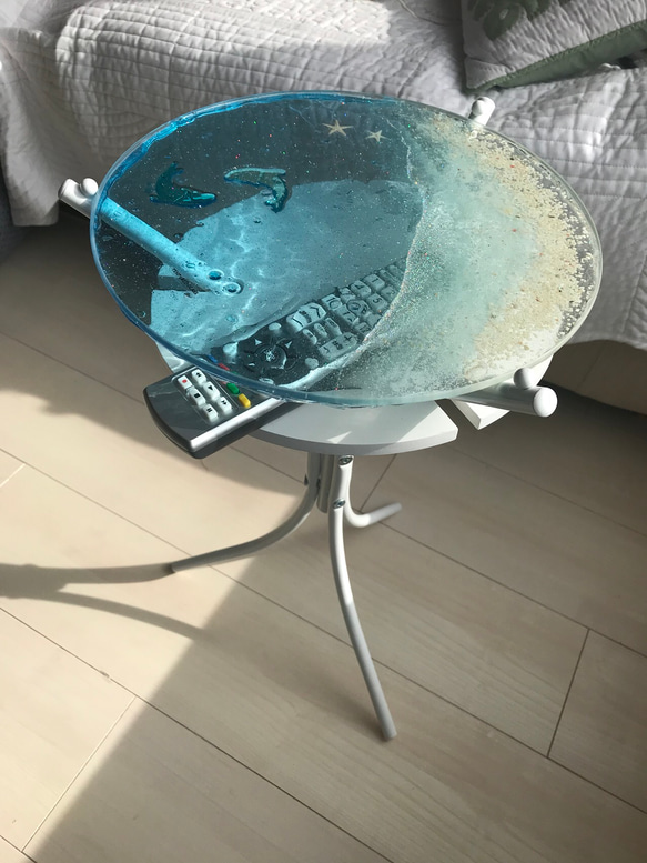 ドルフィン ムーンビーチ ナイトムーンビーチ 光る砂浜   ガラスサイドテーブル丸 2枚目の画像