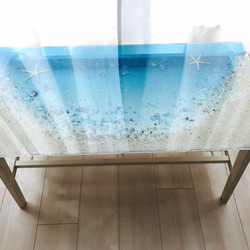 ガラスセンターテーブル ブルームーンビーチ 青いビーチと珊瑚やスターフィッシュと貝たち 1枚目の画像