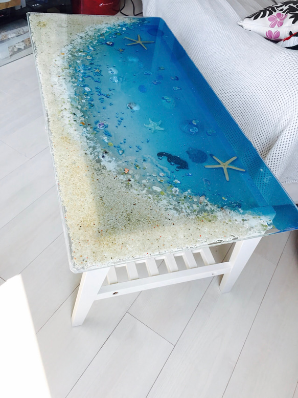 ガラスセンターテーブル ブルームーンビーチ 青いビーチと珊瑚やスターフィッシュと貝たち 4枚目の画像
