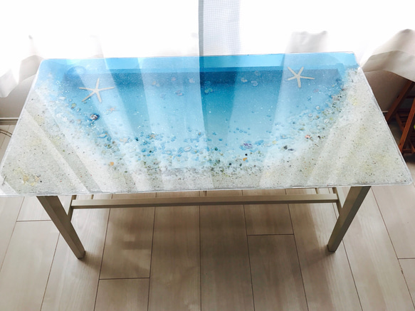 makaron0912様専用 ガラスセンターテーブル ブルームーンビーチ 青いビーチと珊瑚やスターフィッシュと貝たち 1枚目の画像