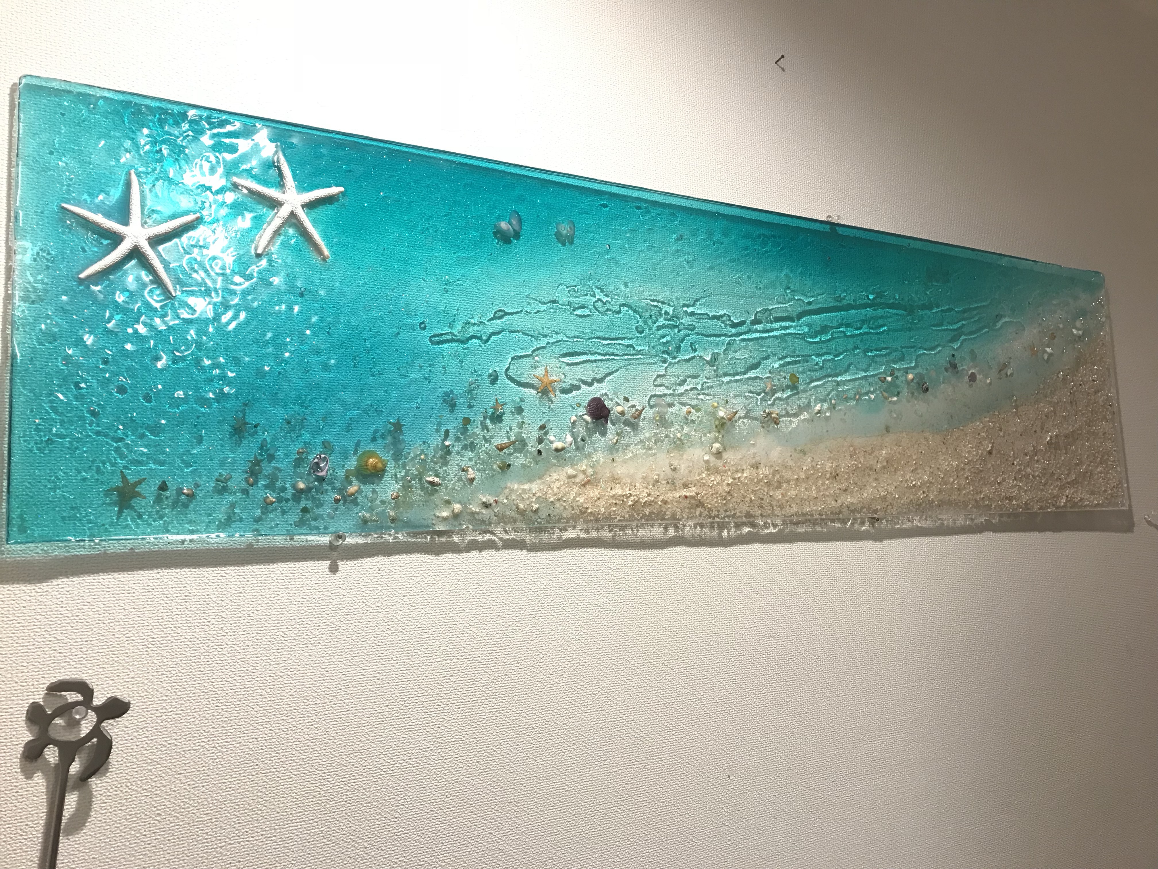 壁掛けアートパネル エメラルドグリーンの海 白砂のビーチ オーシャン mimamo120×30