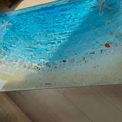 折りたたみガラステーブル ブルームーンビーチ  波打ち際のヒトデやシェル達 4枚目の画像