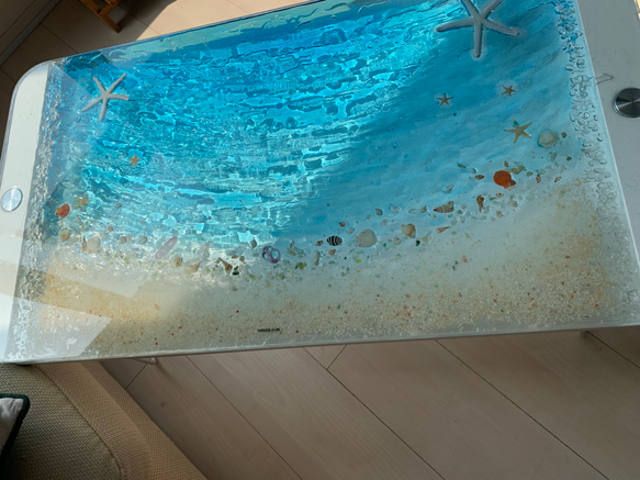 折りたたみガラステーブル ブルームーンビーチ  波打ち際のヒトデやシェル達 4枚目の画像