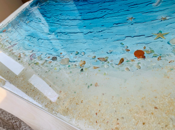 折りたたみガラステーブル ブルームーンビーチ  波打ち際のヒトデやシェル達 6枚目の画像