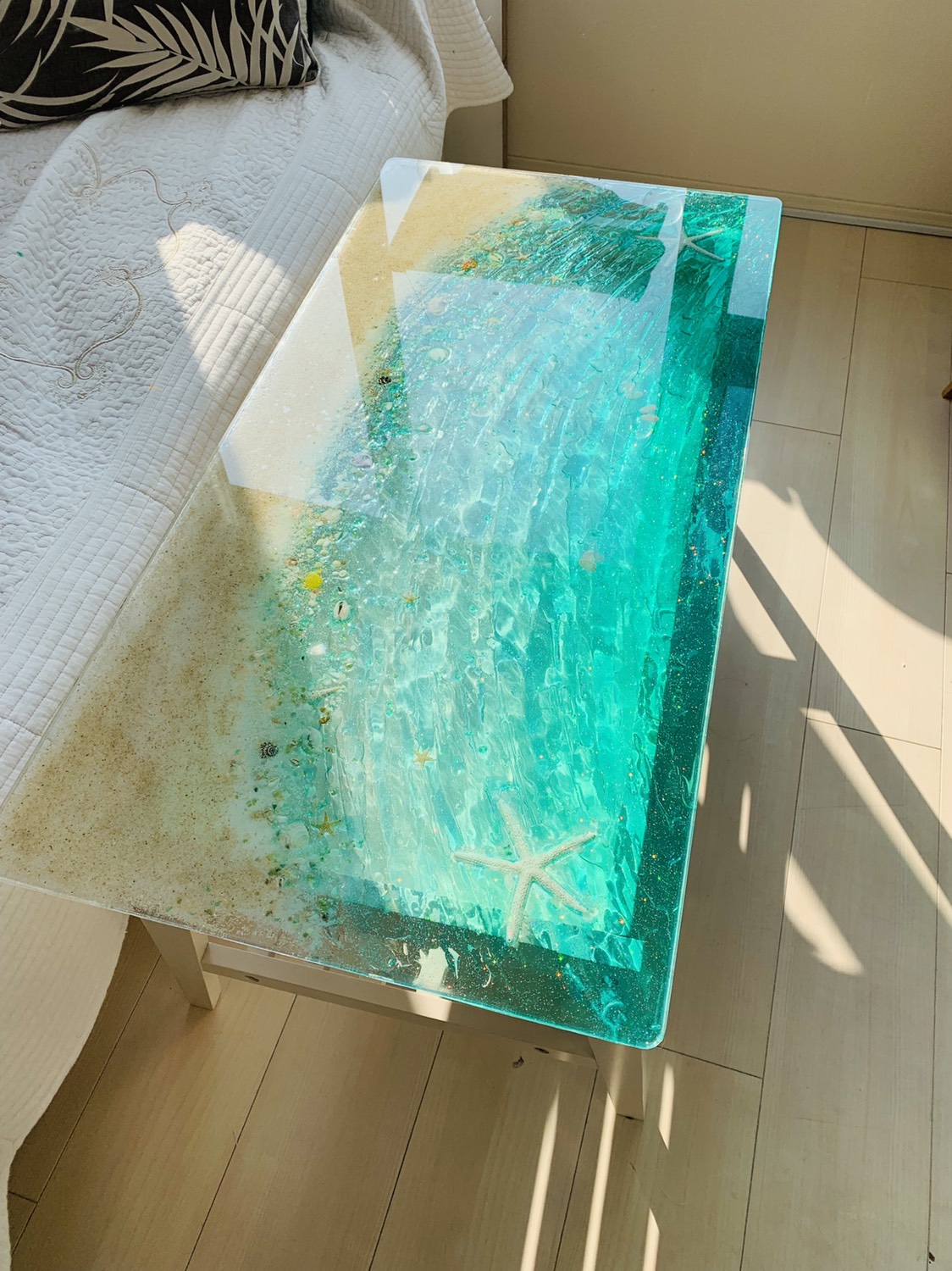 センターテーブル エメラルドグリーンのビーチ 波打ち際のシェル