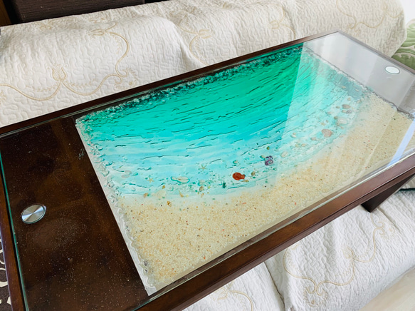折りたたみガラスセンターテーブル   エメラルドグリーンムーンビーチ 波紋 水面 揺らめきの海 1枚目の画像