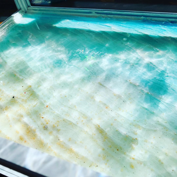 ガラスケース 砂紋とエメラルドブルービーチと波紋 水面 波紋 ゆらぎ オルゴナイト 3枚目の画像