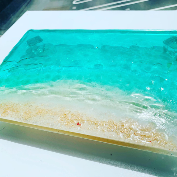 展示用トレイ 砂浜とエメラルドグリーンの海 クリアトレイ 仕器 水面