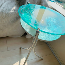 名もなき島 エメラルドグリーンの海 ミニ   波紋ガラスサイドテーブル丸 〜Minamo〜 1枚目の画像