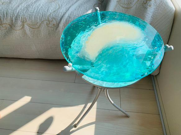 名もなき島 エメラルドグリーンの海 ミニ   波紋ガラスサイドテーブル丸 〜Minamo〜 5枚目の画像