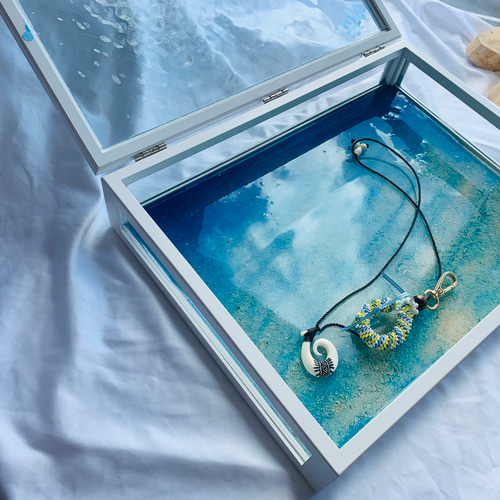 ガラスケース エメラルドブルーの揺らぎ 水面 波紋 ゆらぎ ジュエリー