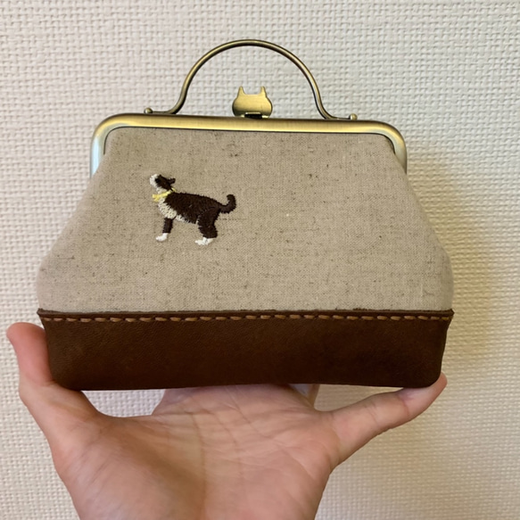 【ネコポス送料無料】ペコッと押したらパカっと開く！にゃんこ刺繍のがまぐちポーチ（口金カラー：アンティークゴールド） 8枚目の画像