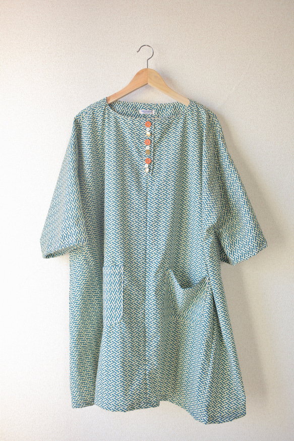 Green pattern square shape one-piece dress (no.101) 3枚目の画像