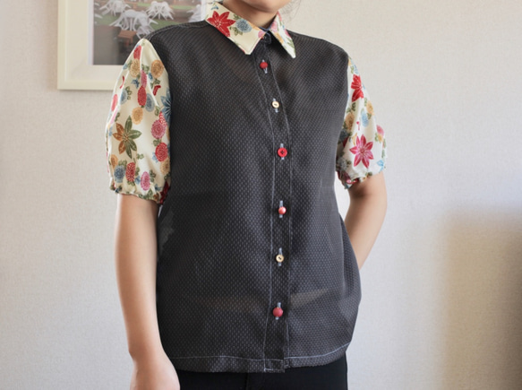 夏季單色短袖襯衫紗布黑色和花朵圖案的衣服（第158號） 第1張的照片