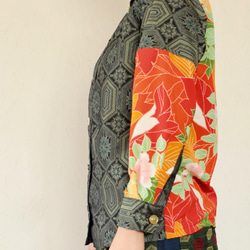 深綠色編織和服和橙色花圖案時尚襯衫（第255號） 第3張的照片