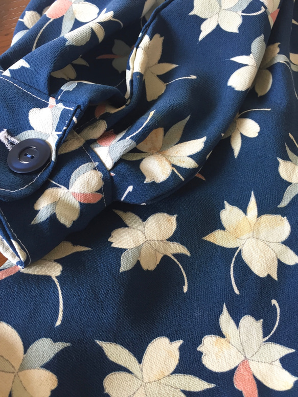 海軍藍花卉圖案和服氣球袖成人襯衫（編號294） 第9張的照片