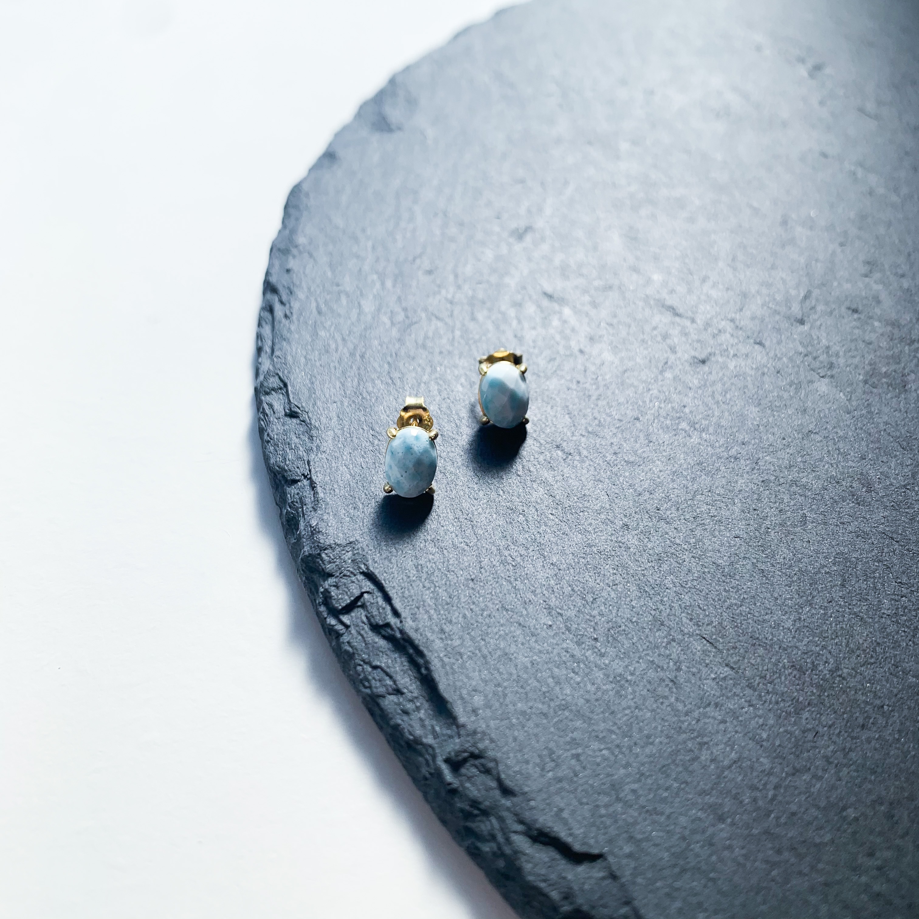 夏色ラリマーのシンプル一粒ピアス