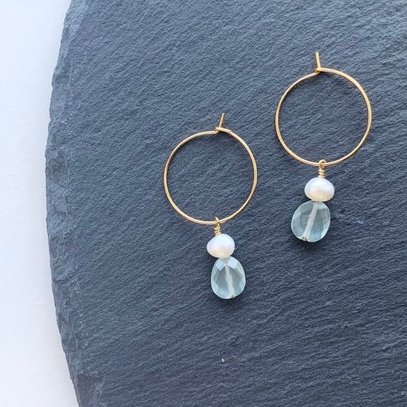 モスアクアマリンとブルー＆ホワイトカラーの天然石のピアス