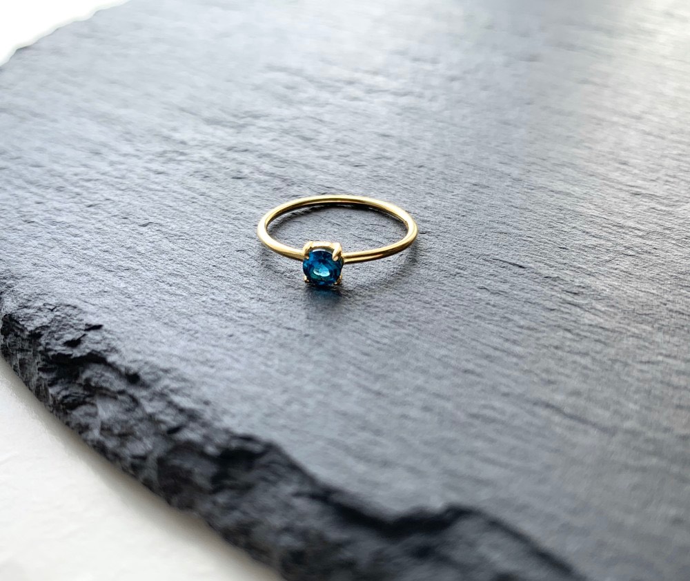 ロンドンブルートパーズのひと粒シンプルリング【11月誕生石】　ツヤタイプ