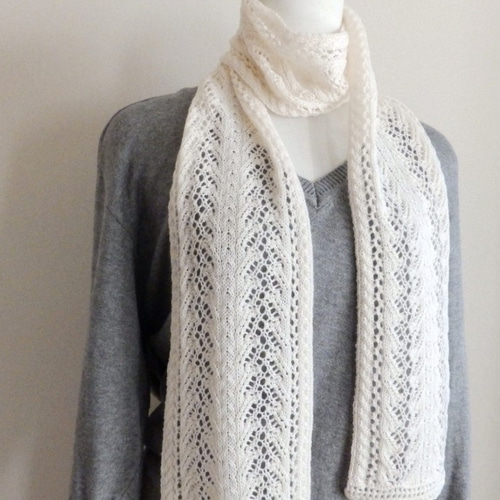 レース＆ケーブル模様の白いマフラー マフラー ミュタ 通販 1639304