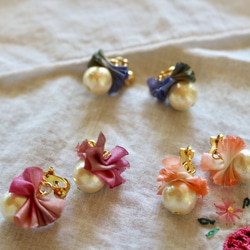 Silk ribbon ×  cotton pearl  ピアス/イヤリング 2枚目の画像