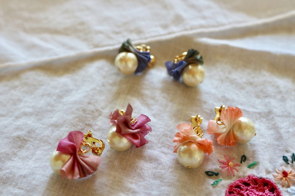 Silk ribbon ×  cotton pearl  ピアス/イヤリング 2枚目の画像