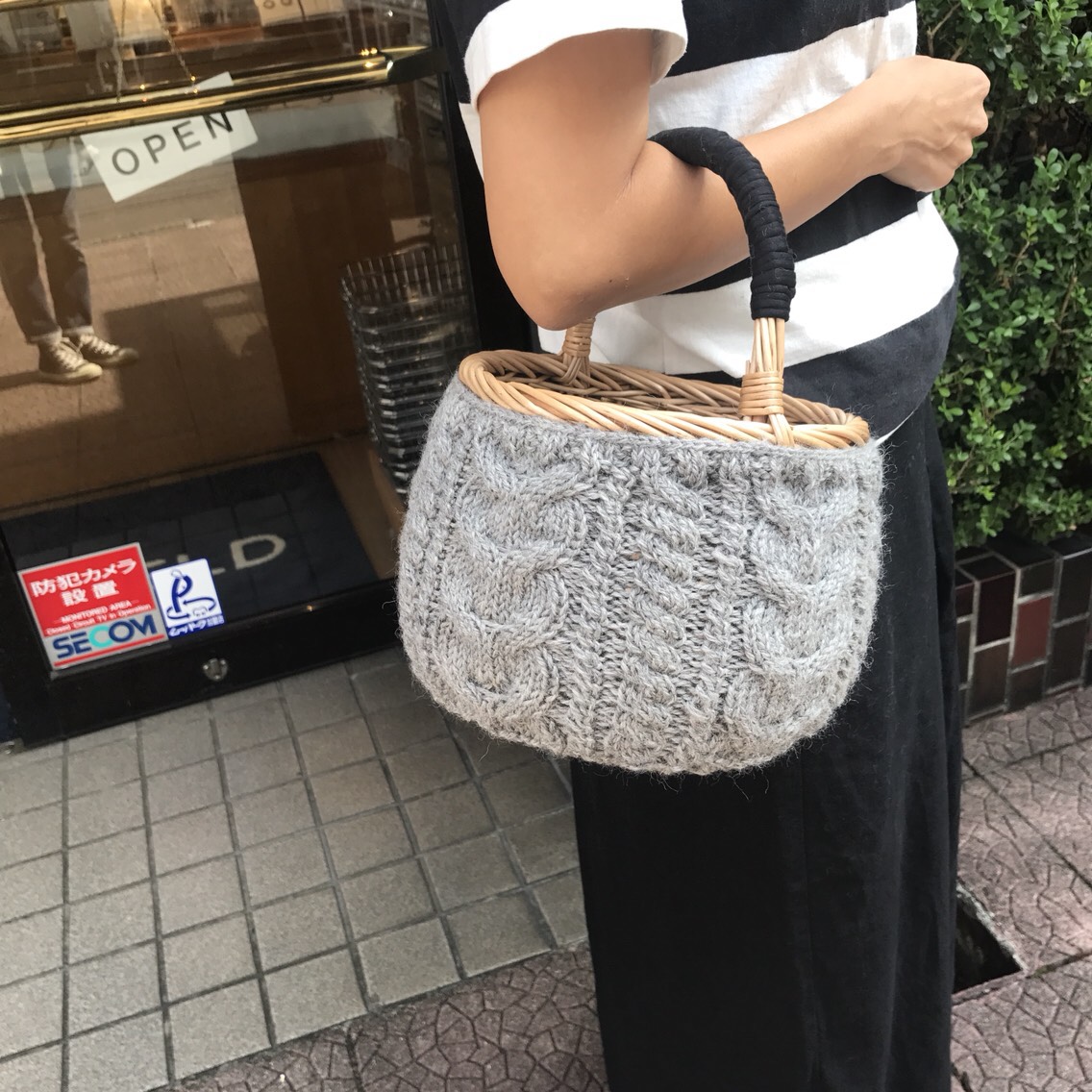 セール‼コロンとしたかごバッグ☆アラン模様のニット付き
