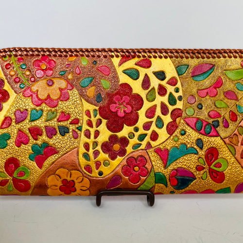 金彩の華》カービングレザーの彩色長財布｜和柄×花模様の一点物 長財布