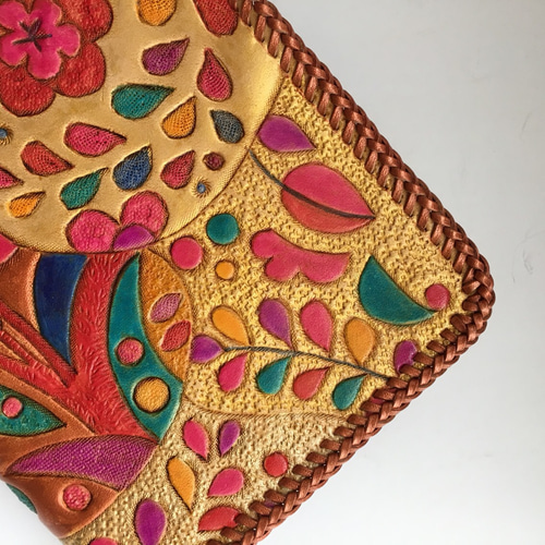 金彩の華》カービングレザーの彩色長財布｜和柄×花模様の一点物 長財布