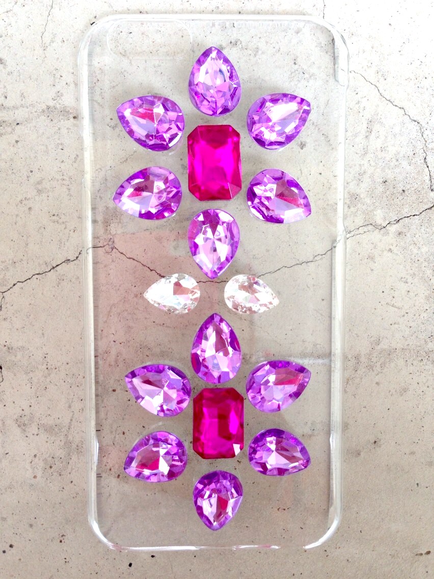 【新作‼️ビジューカバー】ガラスビジューのiphoneカバー。