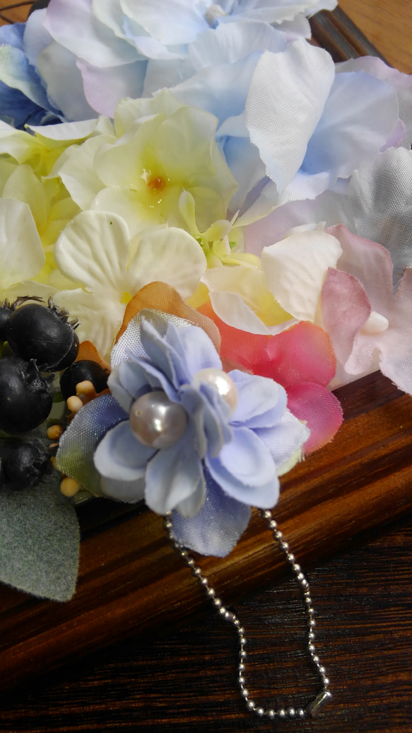 八重咲きアジサイ　パールのチェーンキーホルダー 2枚目の画像
