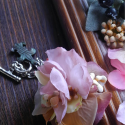 アジサイ　花とシェルパーツのバッグチャーム 1枚目の画像