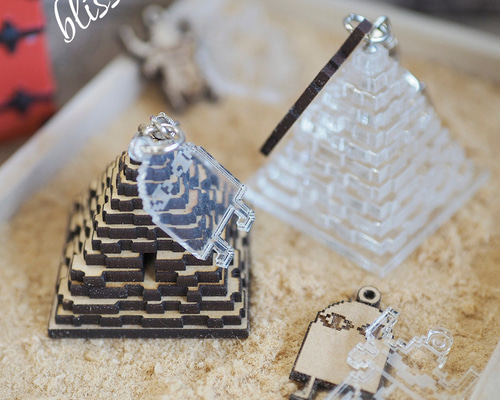 希少 Skylab NASA 実物デブリ アクリル ピラミッド オブジェ/アート