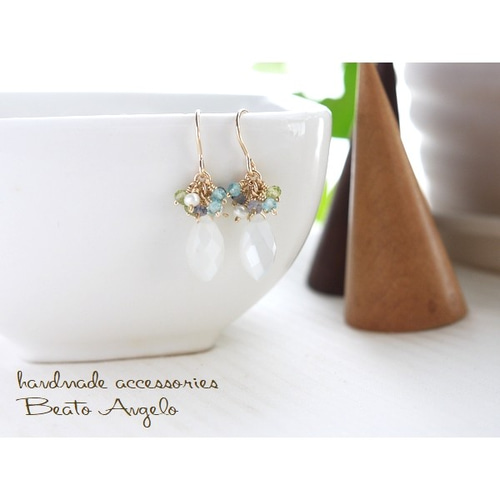 ◇◇K14GF 天然石ホワイトムーンストーンとアパタイトのピアス(p-001)